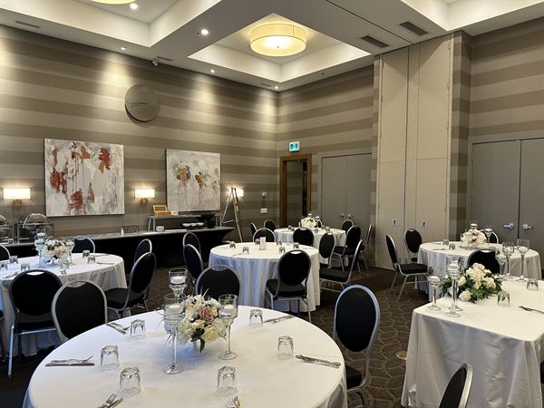 Moxies & Sandman Hotel Hamilton