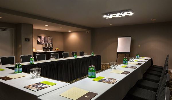 DoubleTree by Hilton Newark/Fremont