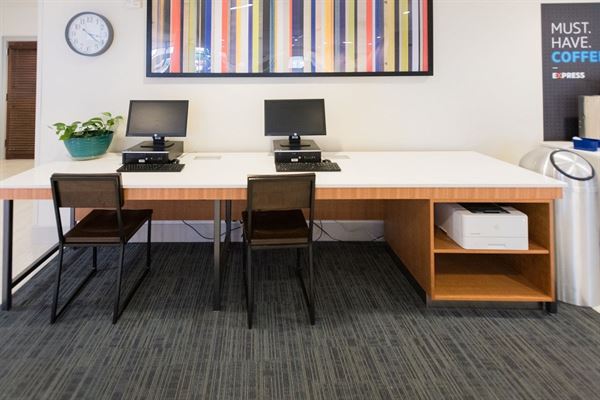 Holiday Inn Express & Suites Lexington NW-The Vineyard