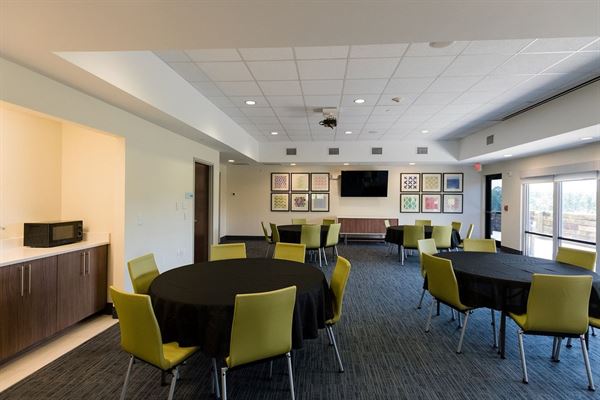 Holiday Inn Express & Suites Lexington NW-The Vineyard