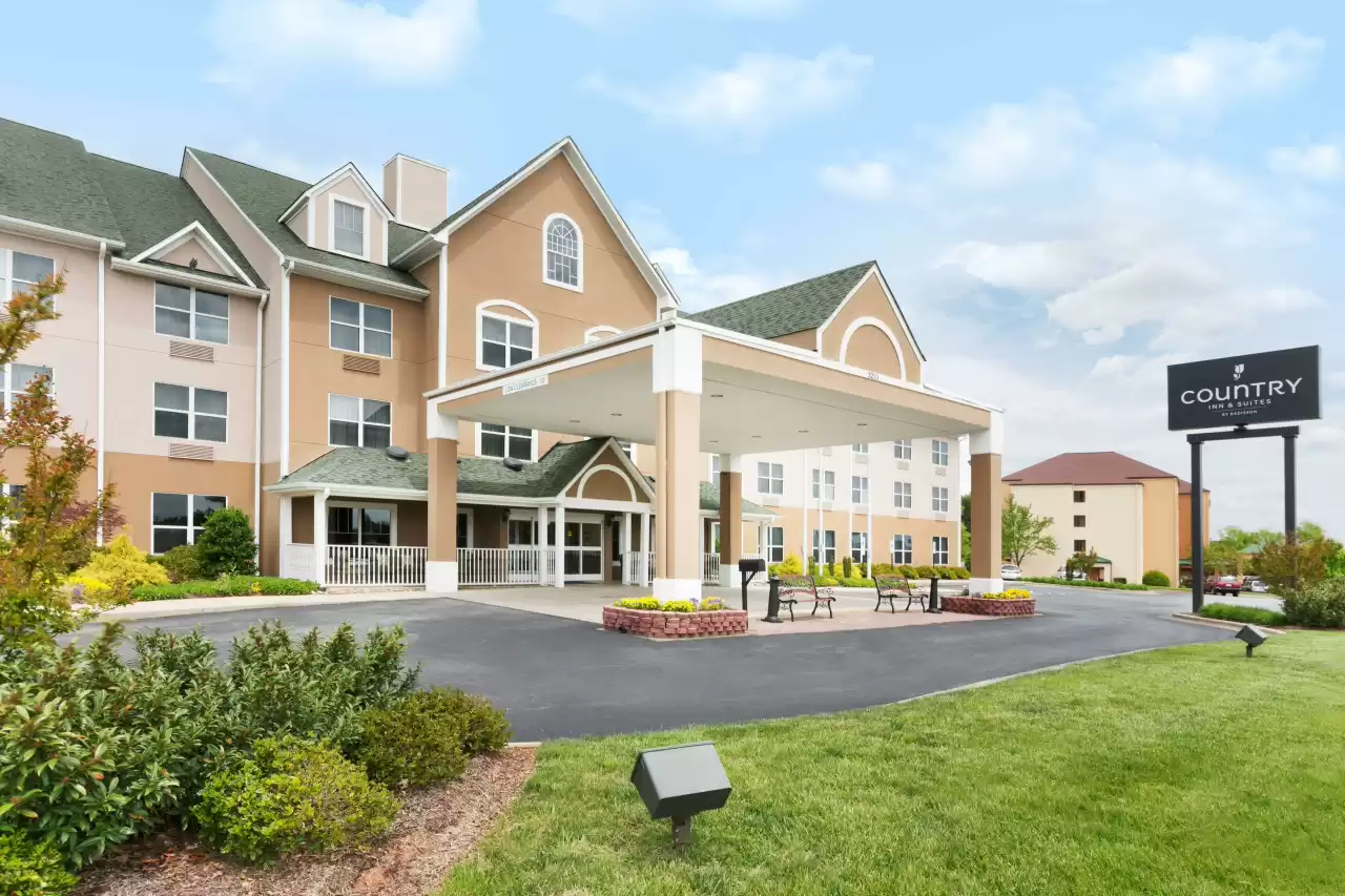 Country Inn & Suites By Carlson, Burlington (Elon), NC