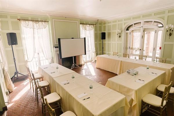 Arrow Park Lake and Lodge