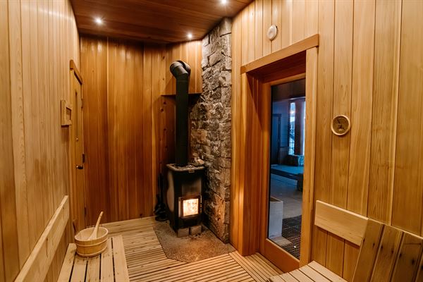 Gostlin Keefer Lake Lodge