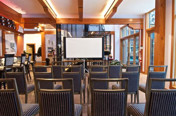 Gostlin Keefer Lake Lodge