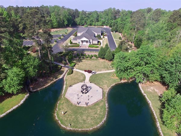 Pristine Chapel Lakeside