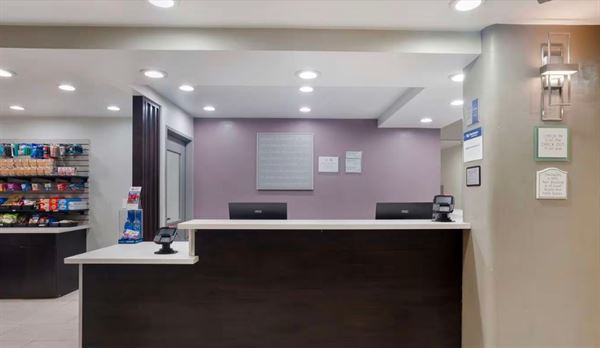 Best Western Plus Commerce Hotel