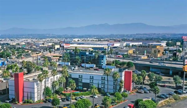 Best Western Plus Commerce Hotel