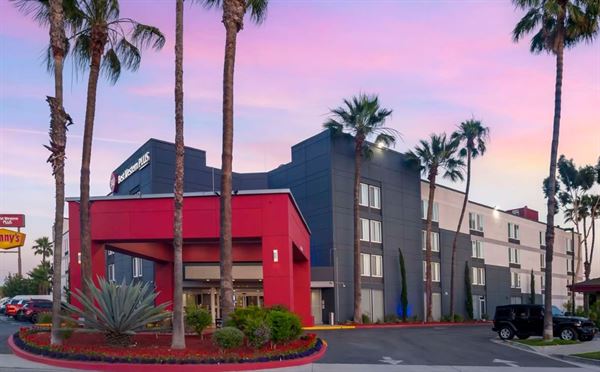 Best Western Plus Commerce Hotel