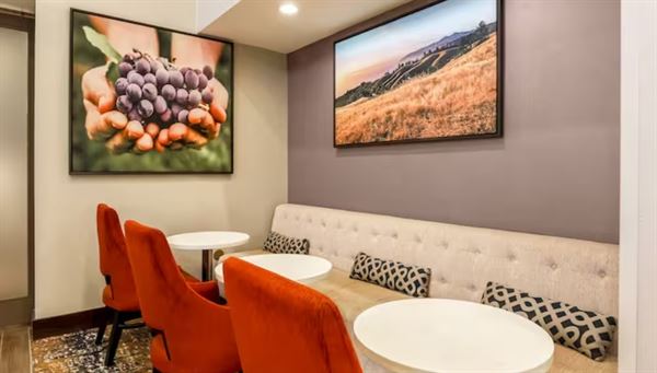 Hampton Inn & Suites Windsor - Sonoma Wine Country
