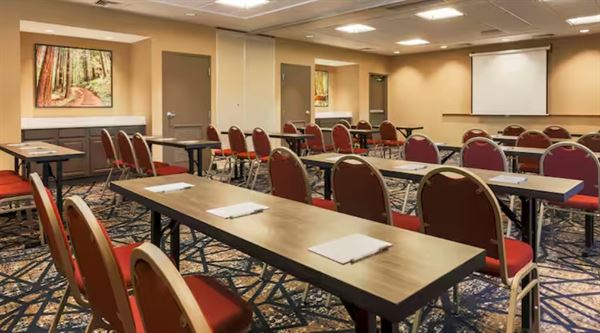 Hampton Inn & Suites Windsor - Sonoma Wine Country