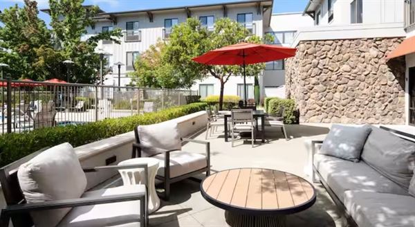 Hampton Inn & Suites Windsor - Sonoma Wine Country