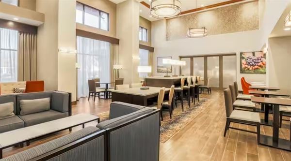 Hampton Inn & Suites Windsor - Sonoma Wine Country