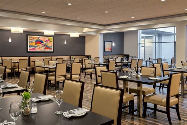 Delta Hotels by Marriott Chicago Willowbrook