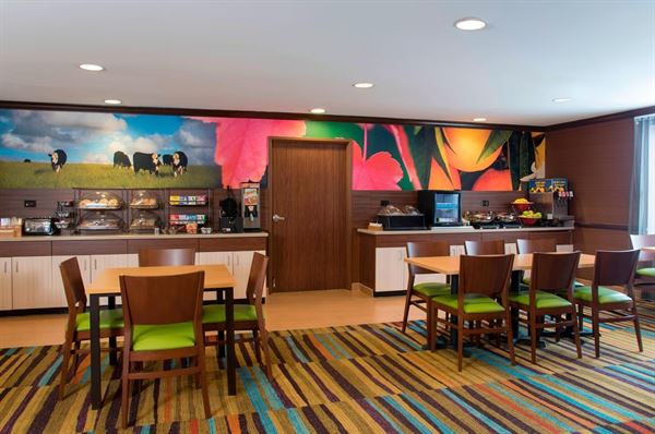 The Fairfield Inn & Suites Chicago St. Charles