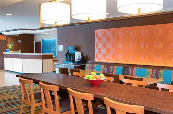 The Fairfield Inn & Suites Chicago St. Charles