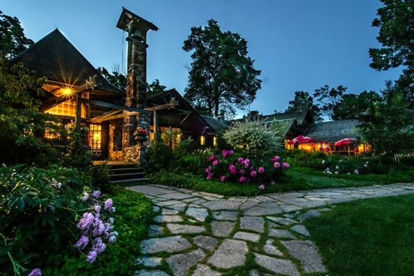 Stout's Island Lodge