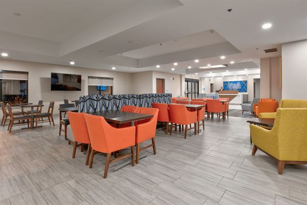 Holiday Inn Express & Suites Shakopee