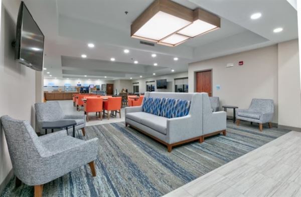 Holiday Inn Express & Suites Shakopee