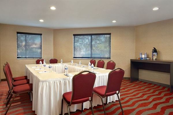 Holiday Inn Express & Suites Naples Downtown - 5th Avenue