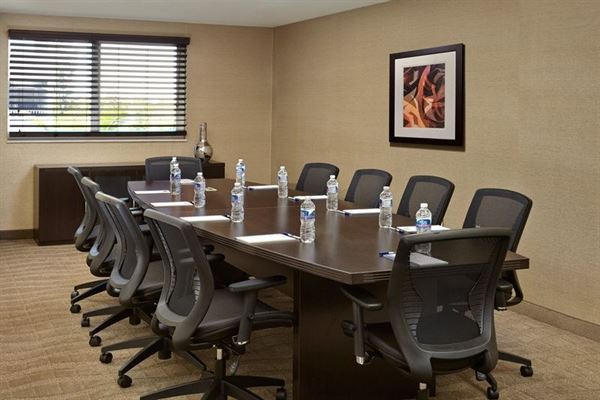 Holiday Inn Express & Suites Naples Downtown - 5th Avenue