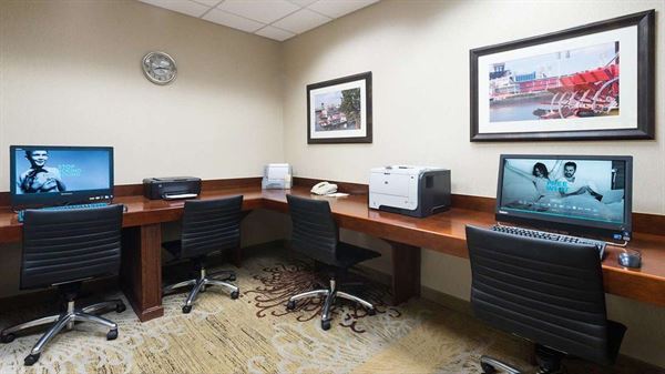 DoubleTree Suites by Hilton Hotel Cincinnati - Blue Ash