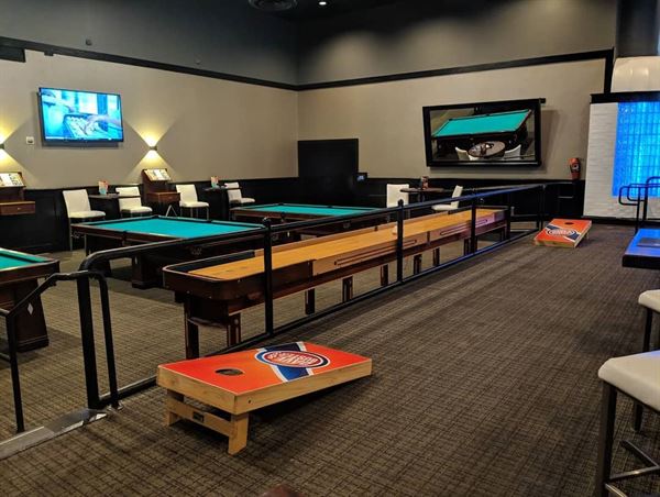 Dave & Buster's, Orange