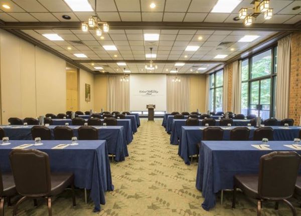 Woodlands Hotel & Suites