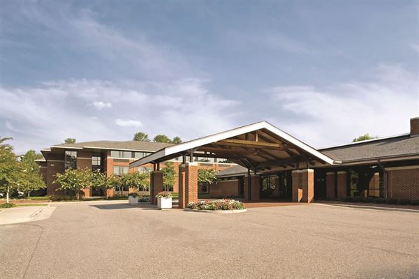 Woodlands Hotel & Suites