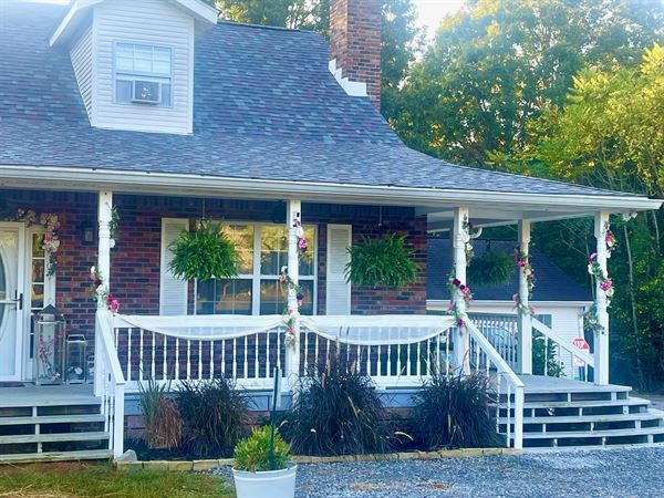 Serendipity Wedding Farmhouse (& Events)