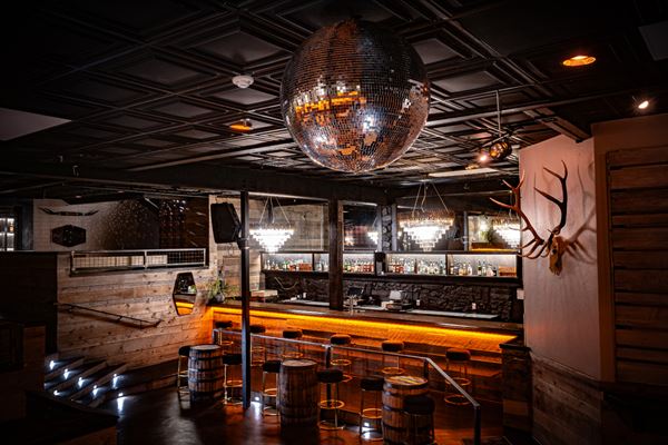 Premiere Park City Bar Lounge