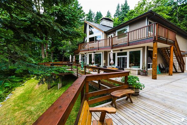 Gowlland Harbour Oceanfront Resort