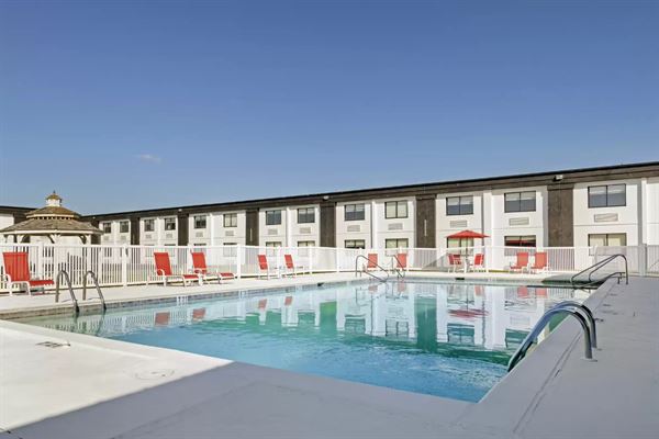 The Lux Hotel & Conference Center, Ascend Hotel Collection