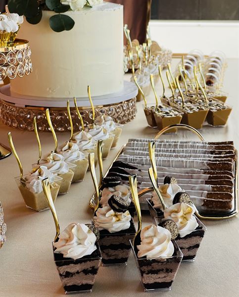 Kelly Dominican Cakes