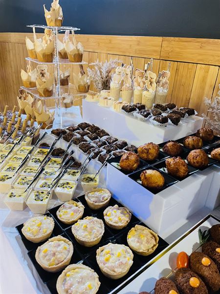 Kelly Dominican Cakes