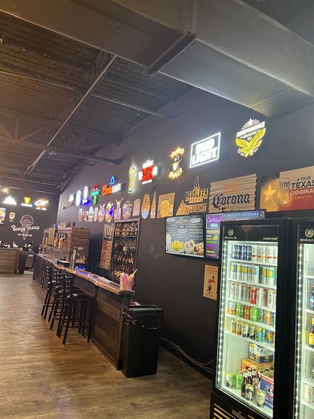 Axe Escape - Axe Throwing San Antonio