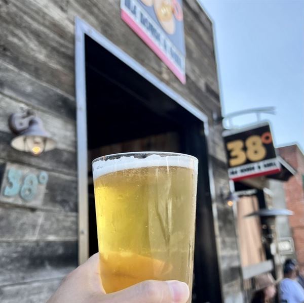 38 Degrees Ale House & Grill