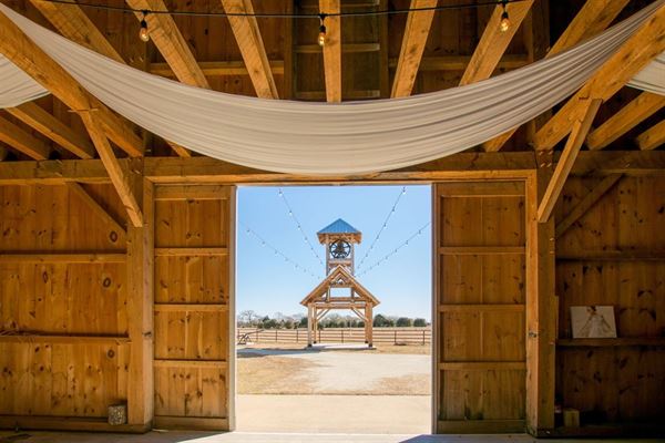 The Amish Barn at Edge