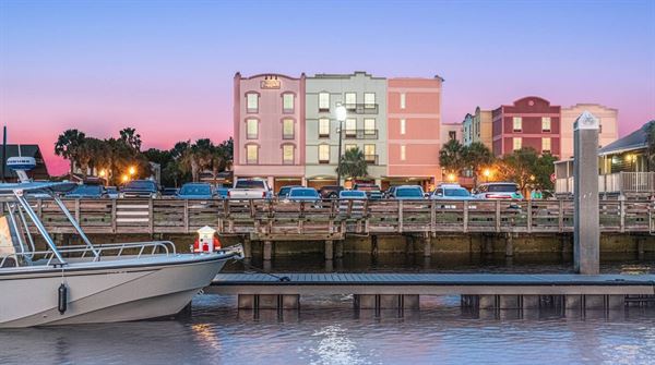 Hampton Inn & Suites Amelia Island-Historic Harbor Front