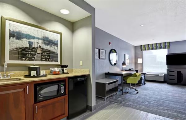 Hampton Inn & Suites Newark-Harrison-Riverwalk