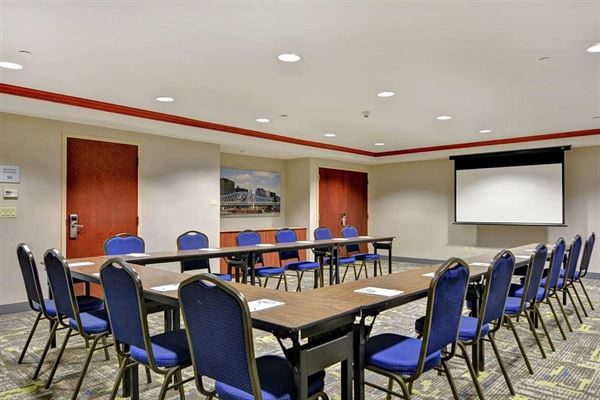 Hampton Inn & Suites Newark-Harrison-Riverwalk