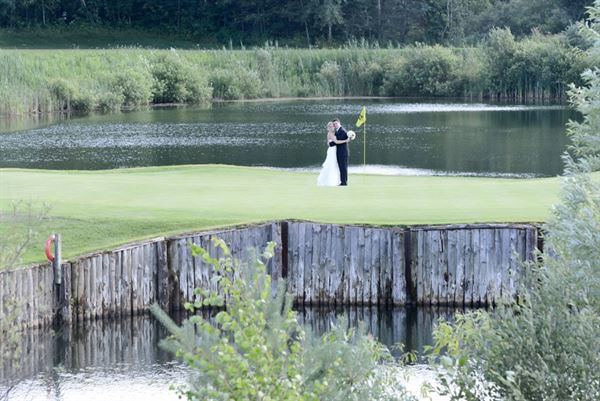 Wooden Sticks Golf Club