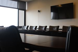 Private Suites & Meeting Rooms