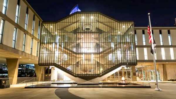 Milwaukee County War Memorial Center