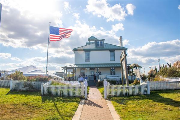 The Historic de Witt Cottage