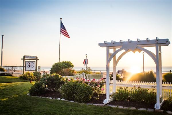 The Historic de Witt Cottage