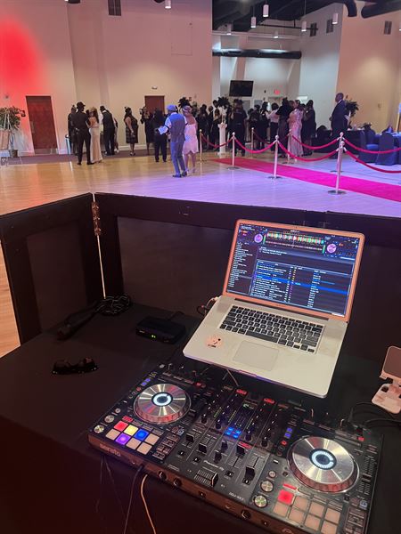 Carolina Star DJ & Photobooth’s