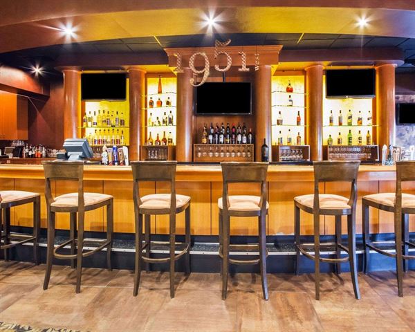 Comfort Suites / Rock Garden Banquet & Conference Center