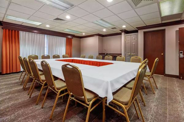 Comfort Suites / Rock Garden Banquet & Conference Center