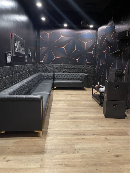 Whiskey Roots Bar & Grill