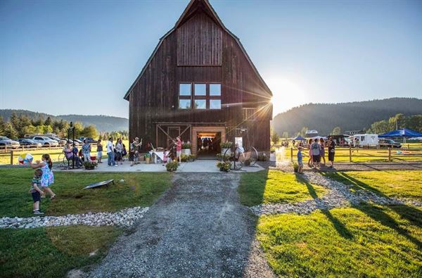 Homestead Barn at Dover Bay Resort